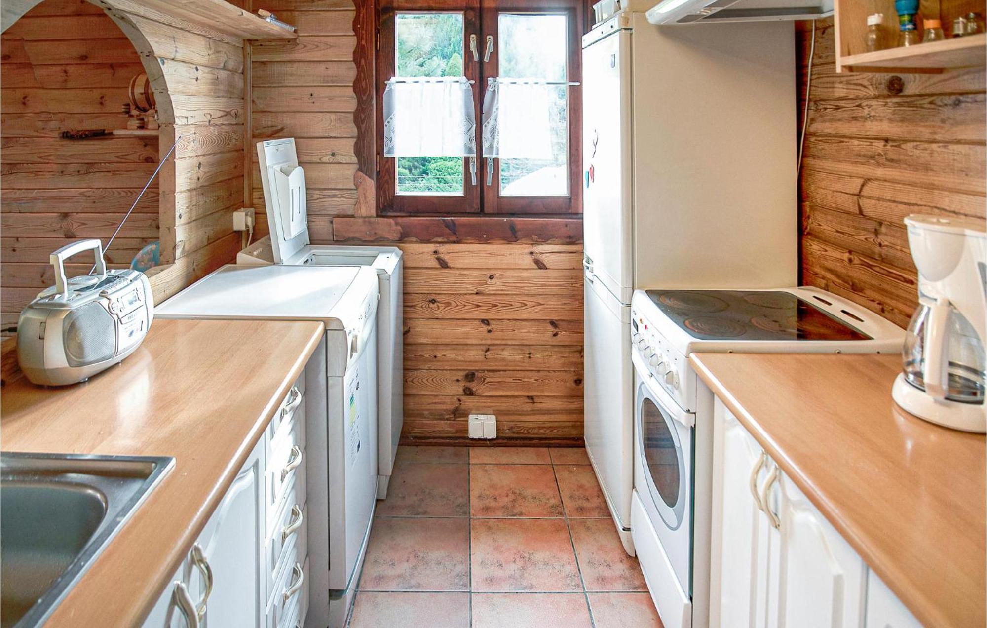 Nice Home In Mscice With Kitchen Exterior foto